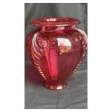 Cranberry vase 9ï¿½