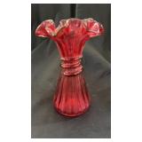Cranberry vase 8ï¿½