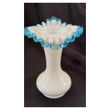 Blue rim vase 8ï¿½
