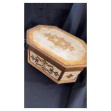 Jewelry box/ musical