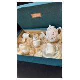 Doll dishes