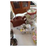 3 tea pots