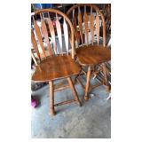 2 bar stools
