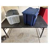 Small table/2 totes