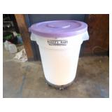 32 Gallon Trash Can W/ Lid