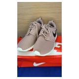 Womens Nike 9.5 Roshe One New