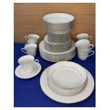 39 pc Sakura China Classic Gold  see note no ship