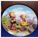 1992  8" Hummel Collector Plate Little Explorers
