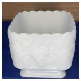 Anchor Hocking Harvest Grape Milk Glass Planter 4"