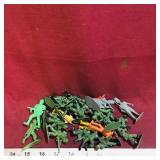 Lot Of Vintage Plastic Toy Soldiers