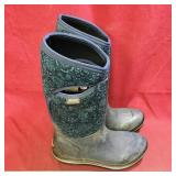 Bogs Brand Ladies Waterproof Boots (Size 8)