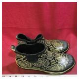 Wind River Brand Ladies Shoes (Size 8)