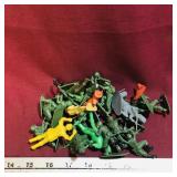Lot Of Vintage Plastic Toy Soldiers