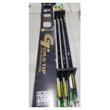 12 - Gold Tip Youth Arrows - NIB
