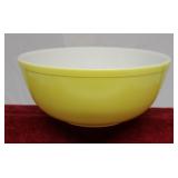 Vintage Pyrex 10" Yellow Bowl ( Like New )