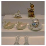 Hummel Swan Cup & Saucers Knife Rest Set