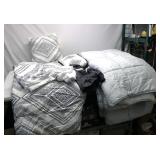 Queen Comforters Pioolw Cases & Pillows