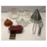 Pyrex & Other Kitchenware Lot