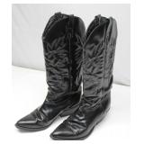 Zodiac Womans Boots size 9 (Used)
