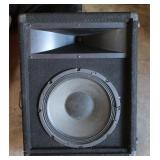 Concert speaker featuring a woofer and horn