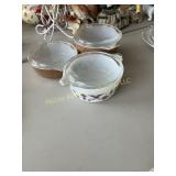 Graduated Pyrex set with lids