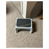 Rubbermaid Plastic Step Stool, Gray
