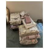 Large lot of blankets and bedspreads. Like new.