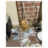Large lot of cats.