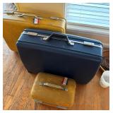 American Tourist Luggage.  3 piece set.