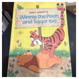 Vintage 1975 Walt Disneyï¿½s POOH Hardcover Book