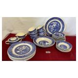 Blue Willow Ware dish set of six made in China
