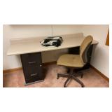 Counter top/ 2 filing cabinets/ chair