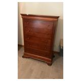 5 drawer Vaughan Bassett dresser