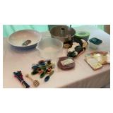 Miscellaneous kitchen supplies