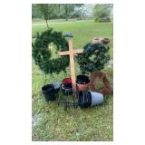 Wreath lot and plastic pots