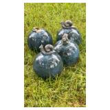 Garden balls set of four/1 broke