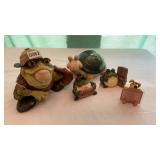 Frog turtle figurines