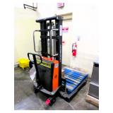 2021 Noblelift Spn22-98 2200lb Semi-electric Stacker