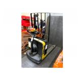 Yale Mpb040 4000lb Electric Pallet Jack