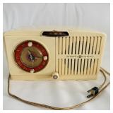 1950's GE AM Vacuum Tube Clock Radio - works