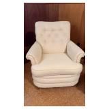 VTG Off-White Accent Chair. Great condition