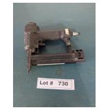 PNEUMATIC STAPLE GUN