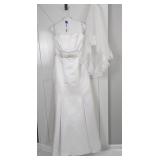 WEDDING DRESS WITH VEIL SIZE 12