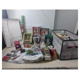ASSORTED CHRISTMAS ORNAMENTS IN STORAGE CASE
