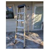 GREEN BULL 6FT FIBERGLASS LADDER