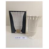 LARGE GOLD TRIMMED LENOX TULIP VASE