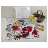 COOKIE CUTTERS AND BAKING SUPPLIES, PAMPERED CHEF