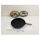 CAST IRON PAN AND TRIVETS