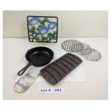 CAST IRON PAN, CORN BREAD PAN, AND TRIVET
