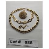 JEWELRY - GOLD TONE BEADED NECKLACE, GOLD TONE AND